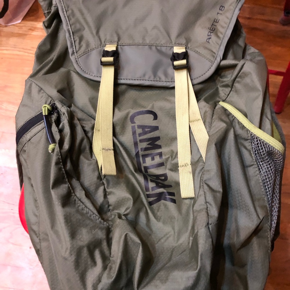 Camelbak Arete 18 Lightweight Hydration Pack Backpack (No Bladder)